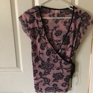 Sweet pea top